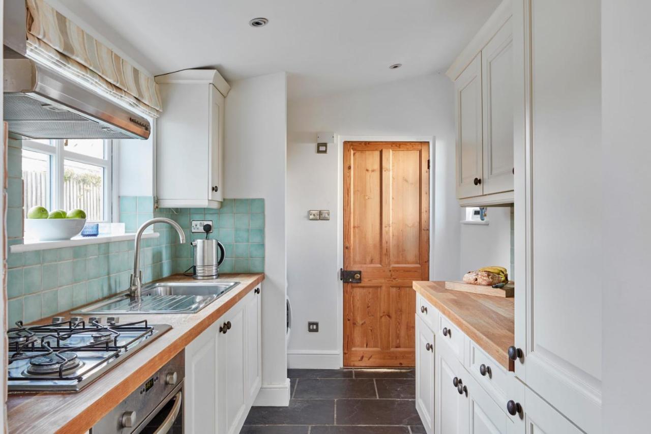 A Cool Coastal Retreat On Kingsdown Beach - The White House Villa Deal Eksteriør billede