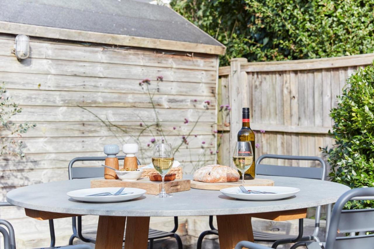 A Cool Coastal Retreat On Kingsdown Beach - The White House Villa Deal Eksteriør billede